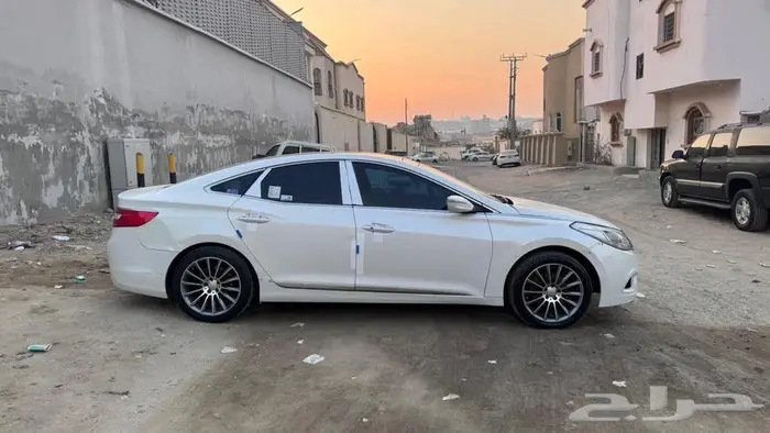 للبيع ازيرا 2012 فل ب 18 الف 2