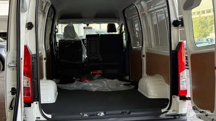 تويوتا هايس بضاعه ديزل سقف عالي توماتيك 2025 6