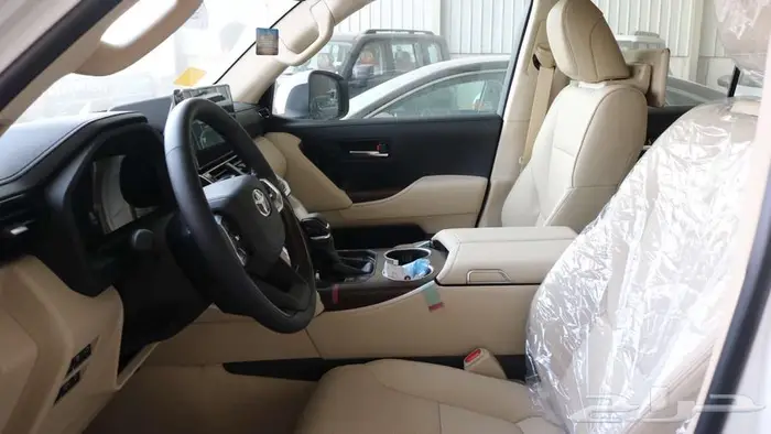 تويوتا لاندكروزر ( GXR 4 ) بنزين موديل 2026 كاش واقساط 17