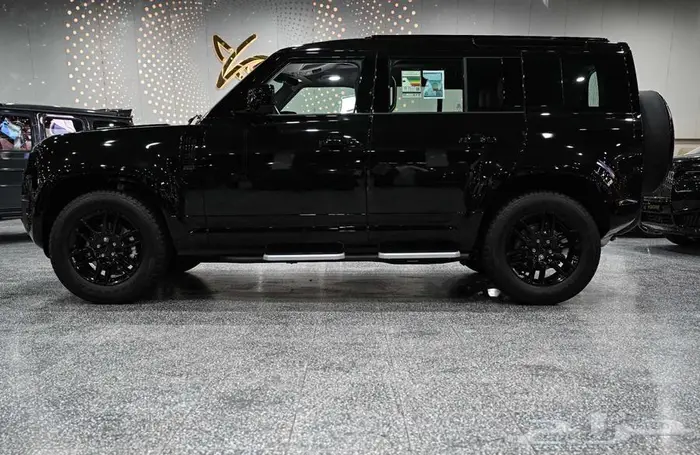 شركة البريمي لسيارات Defender 1