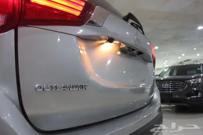 ميتسوبيشي اوتلاندر 2020 فضي بطاقة جمركية 10