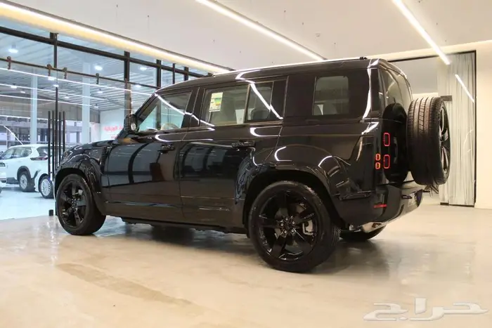 ديفندر 2026 اسود داخلي اوف وايت ( كاش   بنك ) 6