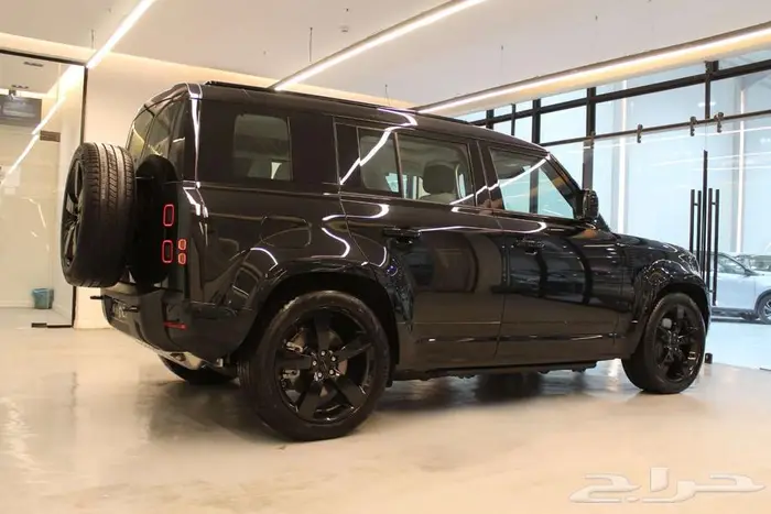 ديفندر 2026 اسود داخلي اوف وايت ( كاش   بنك ) 4