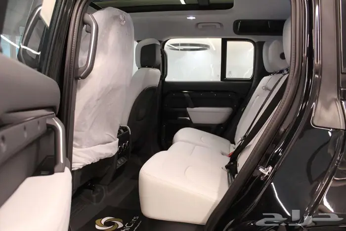 ديفندر 2026 اسود داخلي اوف وايت ( كاش   بنك ) 12