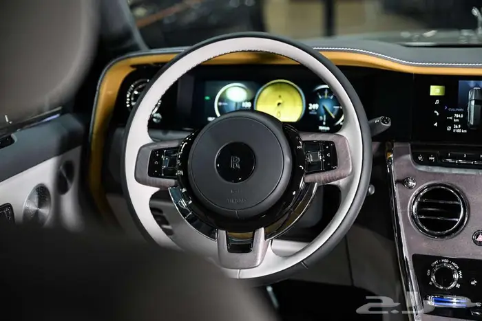 شركة لبريمي لسيارات رولز رويس كولينان 5