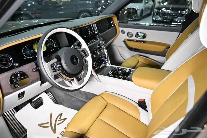 شركة لبريمي لسيارات رولز رويس كولينان 7