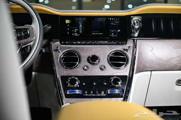 شركة لبريمي لسيارات رولز رويس كولينان 8