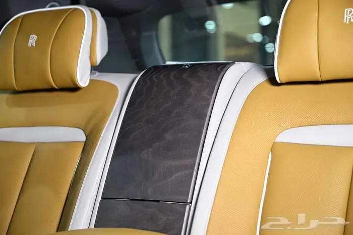 شركة لبريمي لسيارات رولز رويس كولينان 11