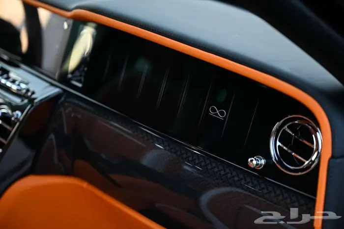 شركة لبريمي لسيارات رولز رويس كولينان بلاك بادج 11