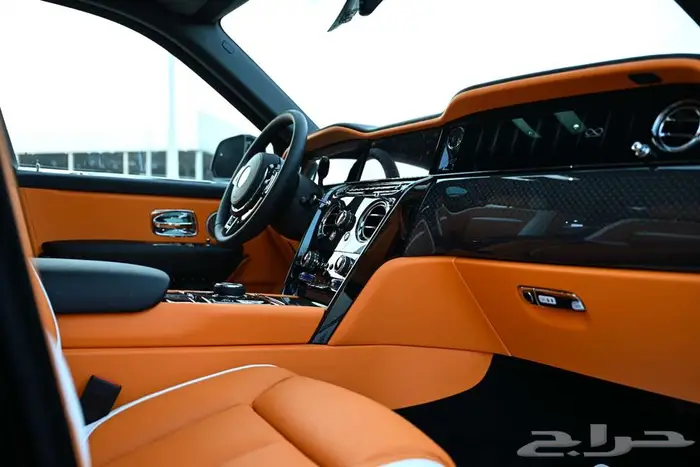 شركة لبريمي لسيارات رولز رويس كولينان بلاك بادج 10