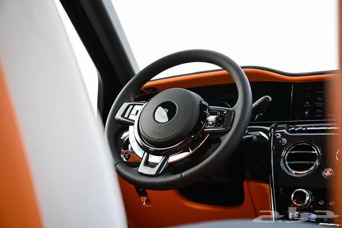 شركة لبريمي لسيارات رولز رويس كولينان بلاك بادج 7