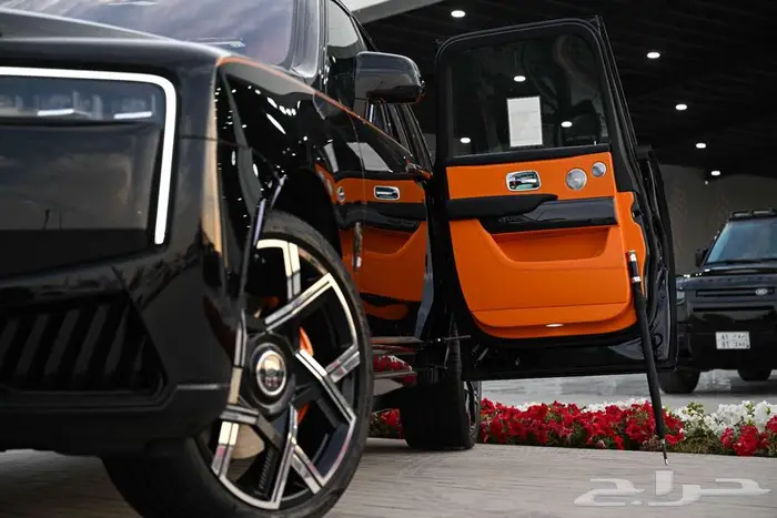 شركة لبريمي لسيارات رولز رويس كولينان بلاك بادج 5