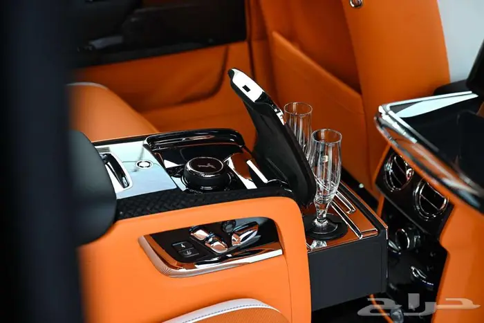 شركة لبريمي لسيارات رولز رويس كولينان بلاك بادج 13