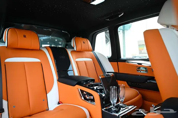 شركة لبريمي لسيارات رولز رويس كولينان بلاك بادج 15