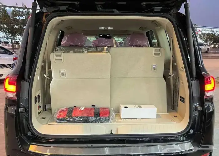 تويوتا لاندكروزر GXR3 بنزين 2025 اصفار 13