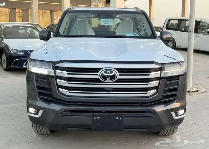 تويوتا لاندكروزر GXR3 بنزين 2025 اصفار 1