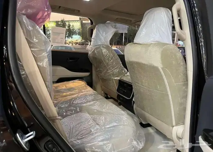 تويوتا لاندكروزر GXR3 بنزين 2025 اصفار 11