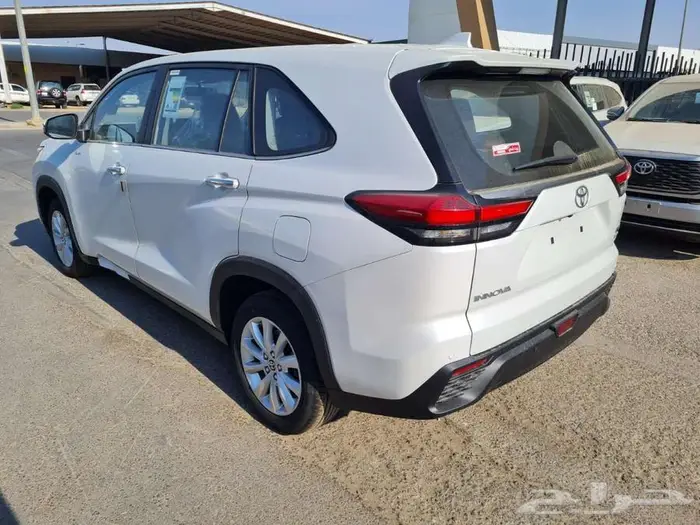 تويوتا انوفا GL هايبرد موديل 2026 22