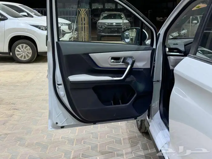 تويوتا فيلوز ابيض بنزين 2025 اقل سعر كاش واقساط 15