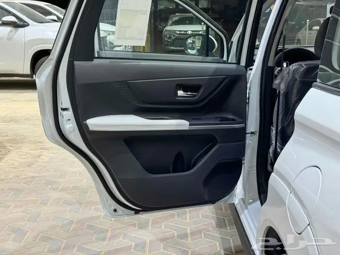 تويوتا فيلوز ابيض بنزين 2025 اقل سعر كاش واقساط 23