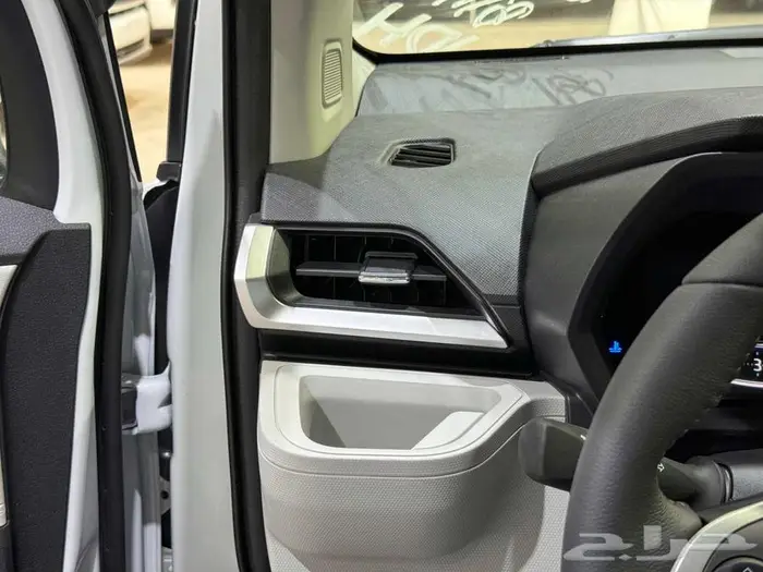 تويوتا فيلوز ابيض بنزين 2025 اقل سعر كاش واقساط 36