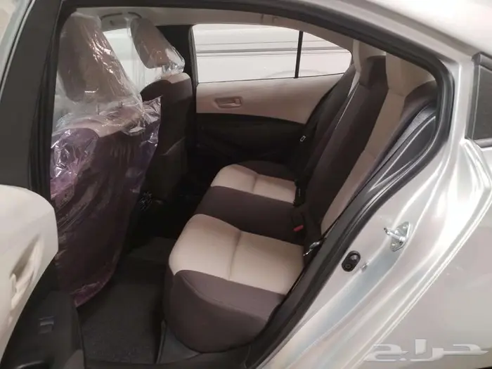 كورولا اكس ال اي 2.0 بنزين ستاندرد طيس(فضي  2025) 3