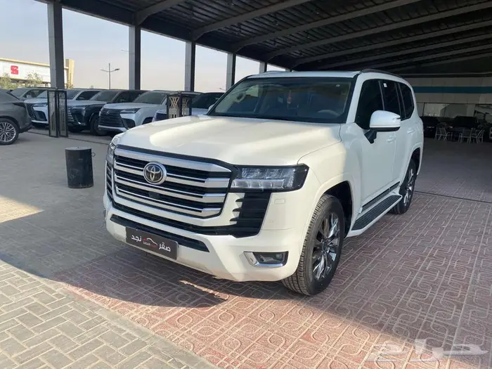 تويوتا لاند كروزر GXR L5 2023 ابيض مستعمل 1
