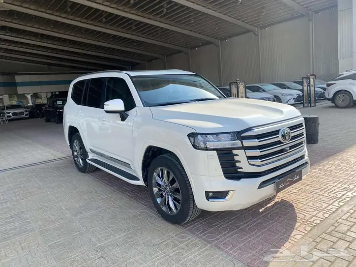 تويوتا لاند كروزر GXR L5 2023 ابيض مستعمل 2