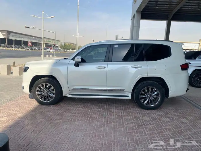 تويوتا لاند كروزر GXR L5 2023 ابيض مستعمل 3