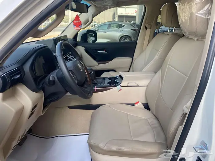 تويوتا لاند كروزر GXR L5 2023 ابيض مستعمل 6