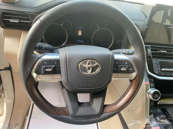 تويوتا لاند كروزر GXR L5 2023 ابيض مستعمل 11