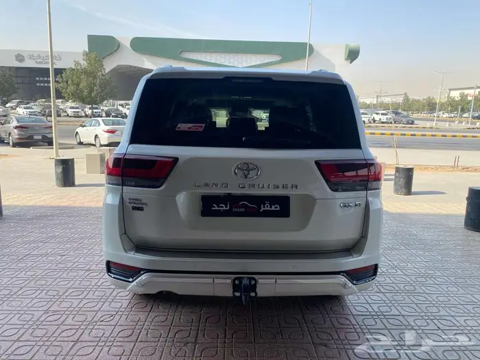 تويوتا لاند كروزر GXR L5 2023 ابيض مستعمل 14