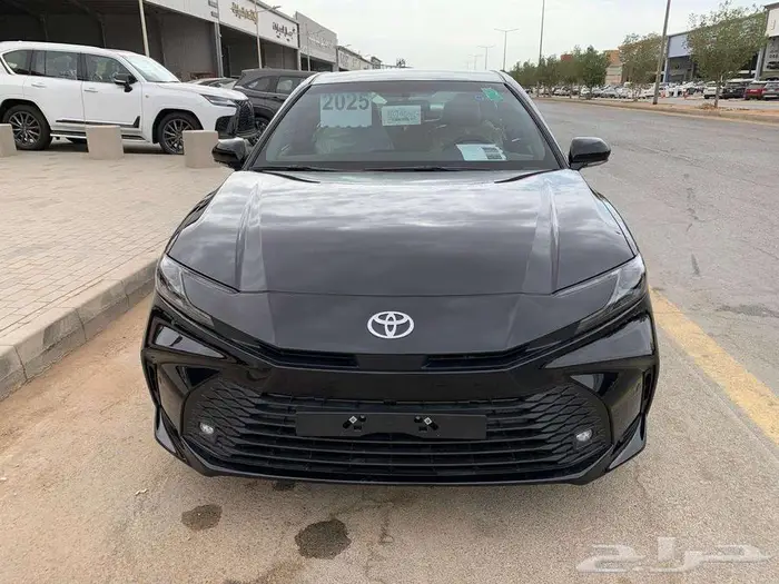 تويوتا كامرى E موديل 2025 0