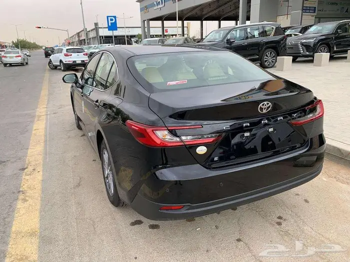 تويوتا كامرى E موديل 2025 4