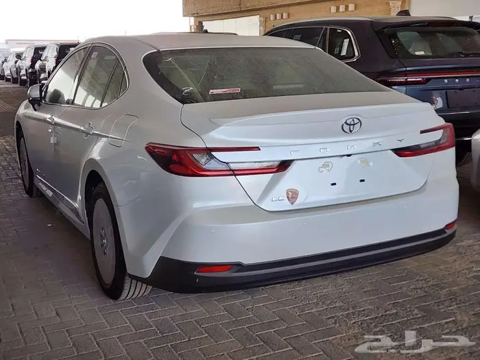 تويوتا كامري LE بنزين 2025 3