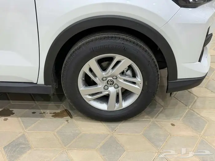 تويوتا رايز ستاندر ابيض بنزين 2026 اقل سعر كاش وبنوك 8