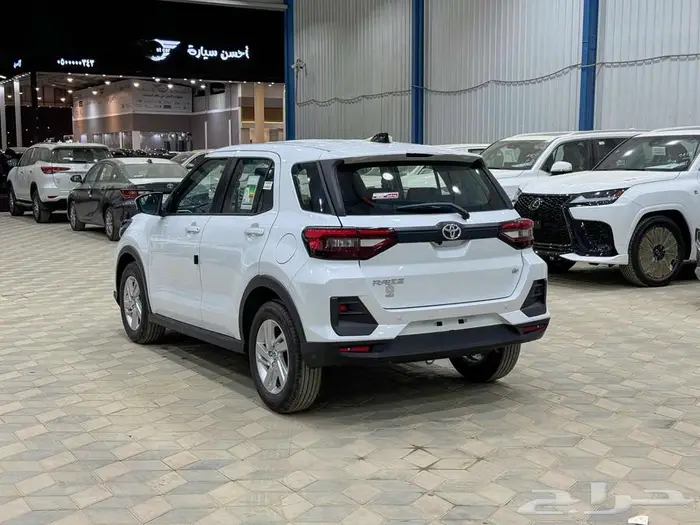 تويوتا رايز ستاندر ابيض بنزين 2026 اقل سعر كاش وبنوك 18