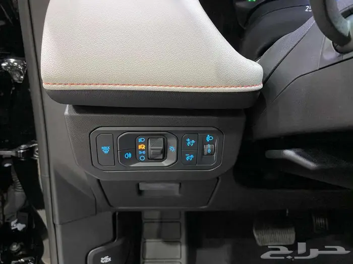 فورد تورس تيتانيوم 2026 اسود سعودي 39