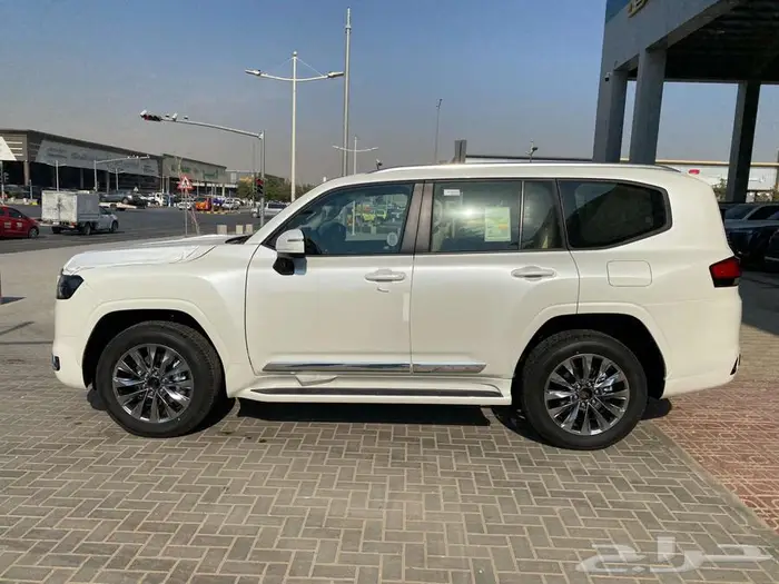 تويوتا لاندكروزر 2026-L4 بنزين.سعودي ( ابيض ) 4