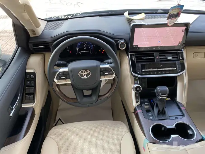 تويوتا لاندكروزر 2026-L4 بنزين.سعودي ( ابيض ) 10