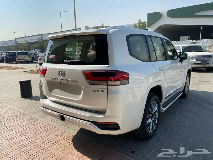 تويوتا لاندكروزر 2026-L4 بنزين.سعودي ( ابيض ) 12