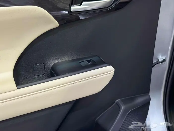 تويوتا هايلاندر لميتد فل فضي هايبرد 2025 اقل سعر 11