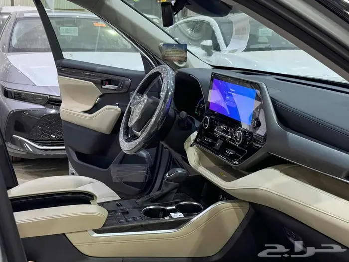 تويوتا هايلاندر لميتد فل فضي هايبرد 2025 اقل سعر 15