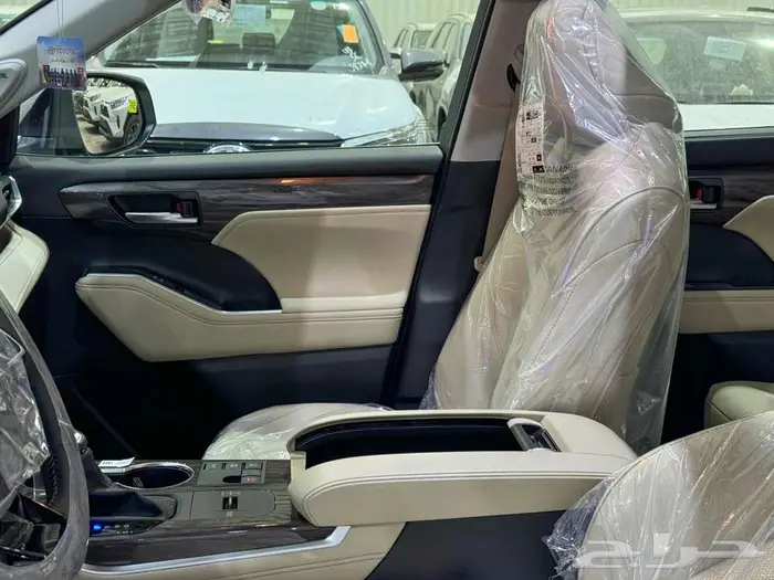 تويوتا هايلاندر لميتد فل فضي هايبرد 2025 اقل سعر 21