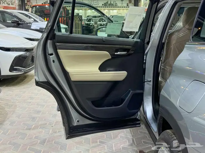 تويوتا هايلاندر لميتد فل فضي هايبرد 2025 اقل سعر 39