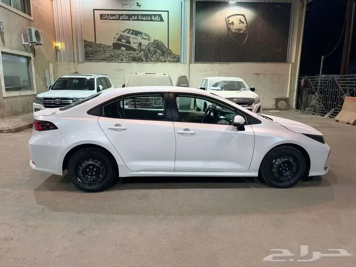 تويوتا كرولا XLI ستندر 2000 سى سى سعودي موديل 2025 1