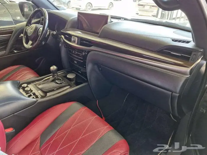 لكزس LX570 موديل 2019 بلاك اديشن وكاله 15