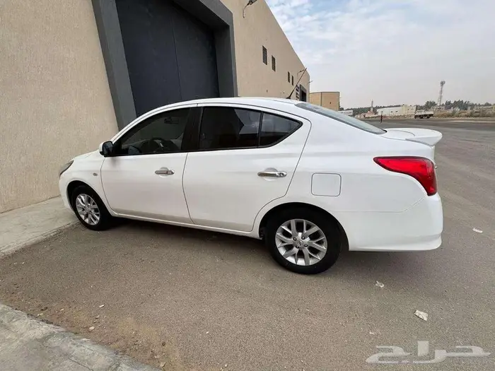 نيسان صني 2023 ابيض 4