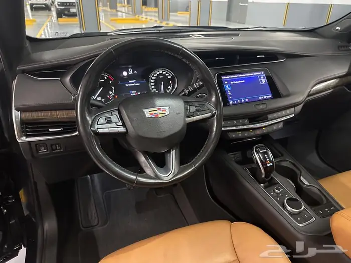 كاديلاك XT4 14