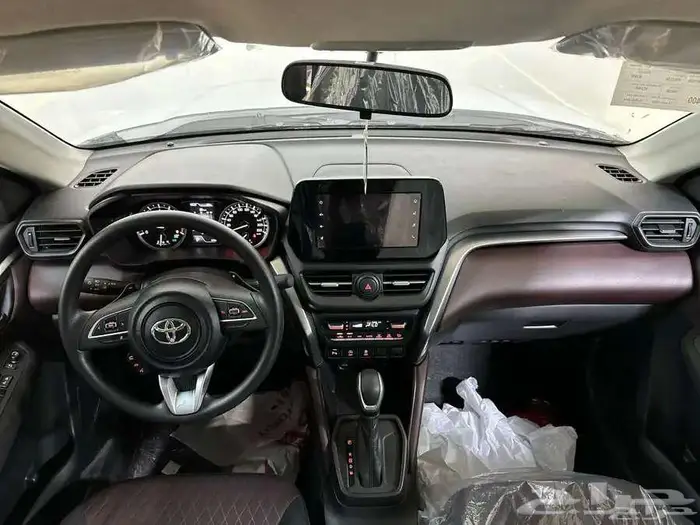 تويوتا اوربان GL استاندر 2026 9